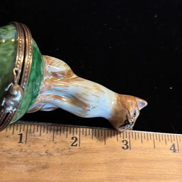 Limoges "upright sitting cat" trinket box - Picture 8 of 9